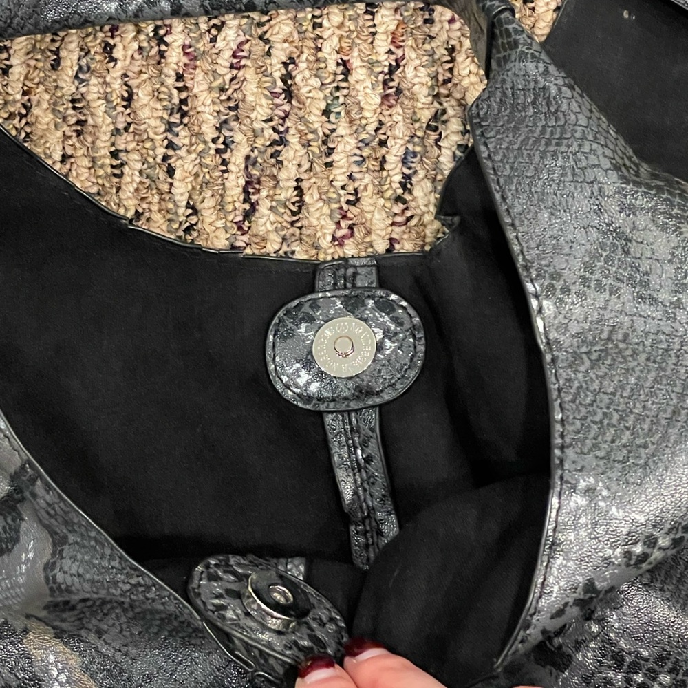 NEW Snakeskin tote bag with detachable makeup bag inside - Picture 7 of 7
